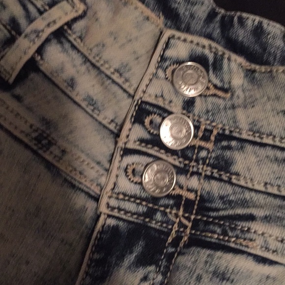 Charlotte Russe light wash jean shorts. - Picture 3 of 6